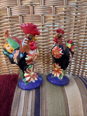 Sharon Neuhaus Poultry in Motion Rooster and Hen Salt and Pepper Shaker Rare!